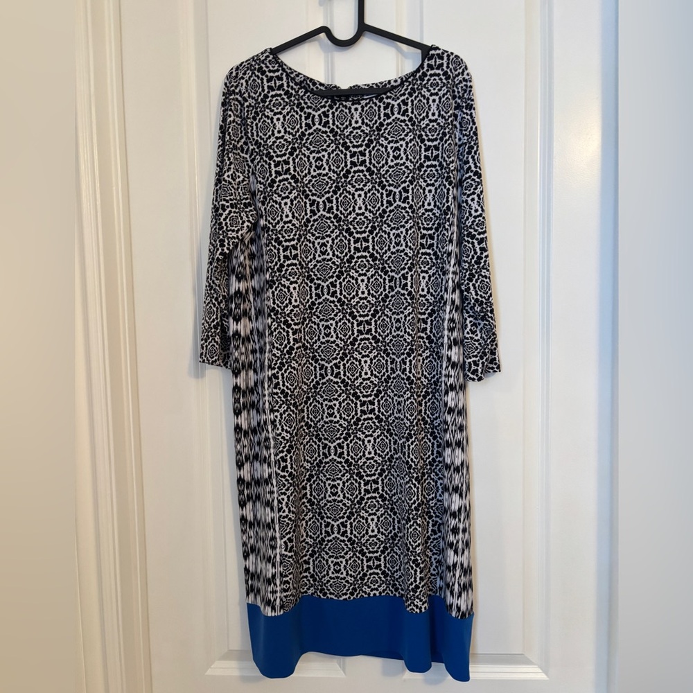 Peter Nygard - Black/White Geometric Dress with Blue Accent. Size L Poly Blend